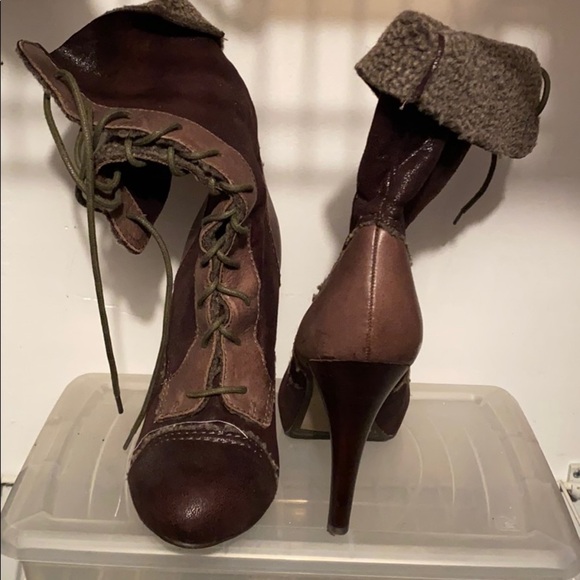 Max Studio Lace Up Boots Brown - Picture 3 of 5